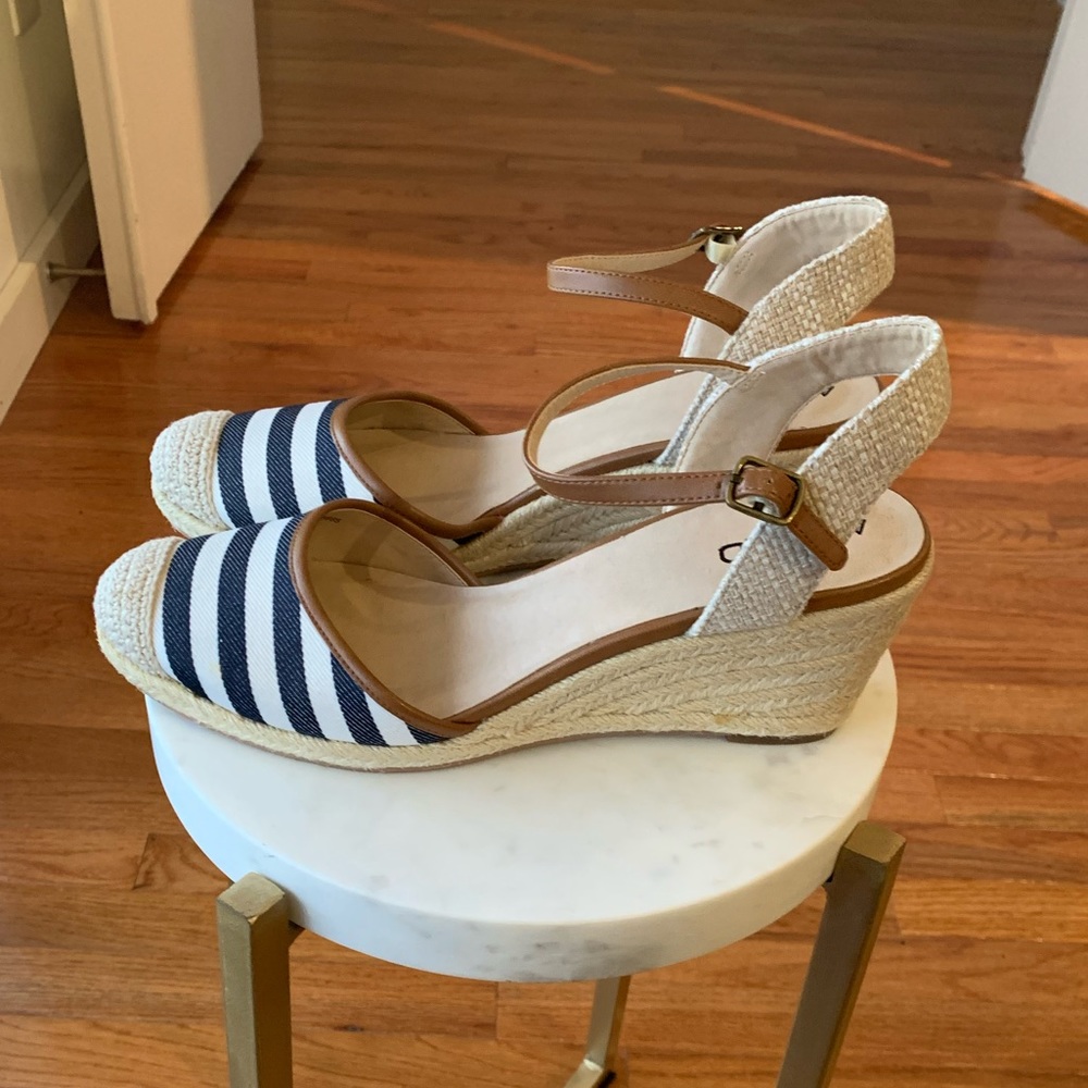 Wedge Sandals, 3 Inch Heel Height, Closed Toe, Size 10M